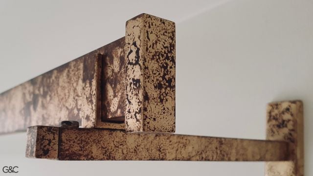 La finition électrolytique laiton marbré donne un effet vieilli