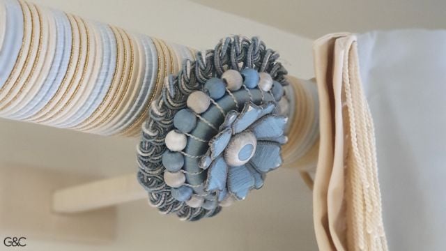 Création française, une pièce unique dans les tons bleus