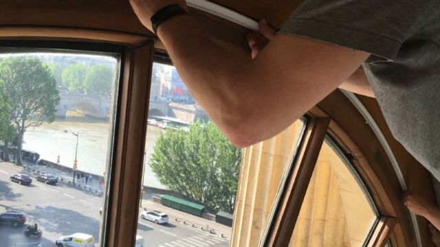 Pose store enrouleur motorisé géant