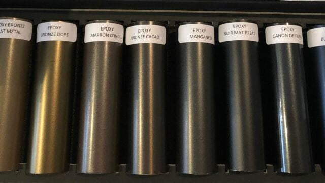Échantillons de tubes finitions époxy bronze, époxy, noir, époxy bleu pour tringles à rideaux
