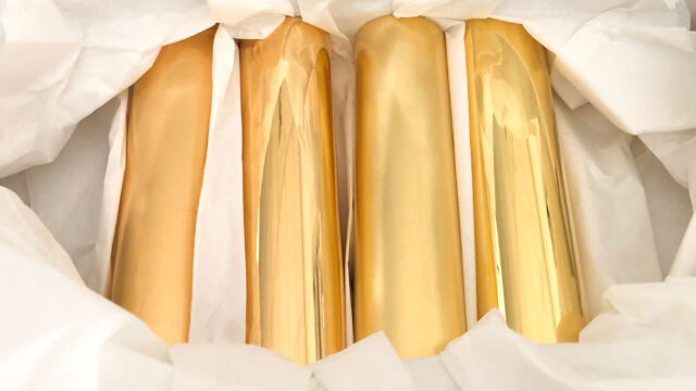 Échantillons de tringles décorées par dorure dans différents tons, or jaune, or rose, birllant ou mat