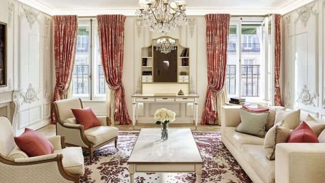 Fabrication française de tringles sur mesure pour l'hôtel meurice, suite pompadour. Photo niall clutton