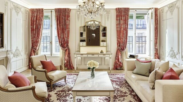 Fabrication française de tringles sur mesure pour l'hôtel meurice, suite pompadour. Photo niall clutton