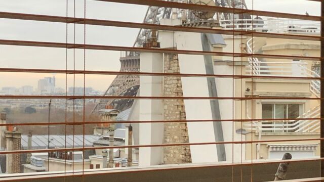 Store vénitien avec lattes bois télécommandé sur mesure fabriqué en France