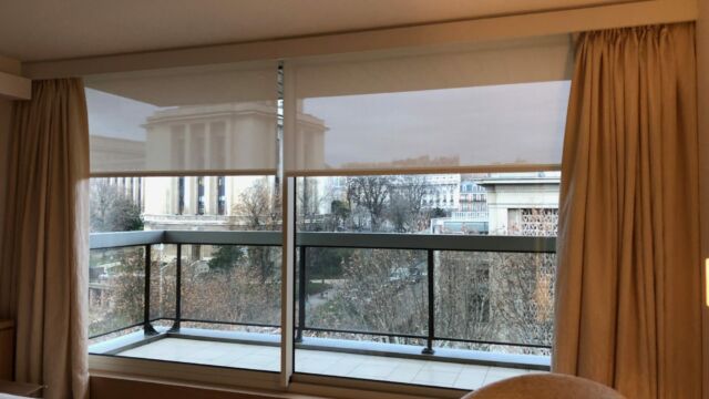 Stores enrouleurs et rail électrique - Trocadero - Remerciements à M & Mme G 2018-1 Store enrouleur télécommandés sur mesure et rail motorisé pour rideaux fabriqué en France