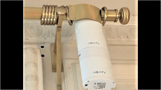 Gauthier & Cie : tringle décorative motorisée / Decorative motorized curtain pole