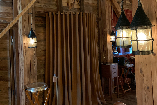 Tringle cintrée avec support à rotule