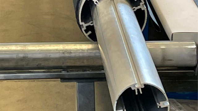 Pièce hors norme pour store motorisé hors normes de 6,5 M de large avec moteur surpuissant