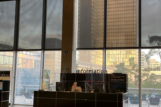 Sotre motorisé hors norme de 6,5 M de large, moteur surpuissant et patte de fixation sur mesure