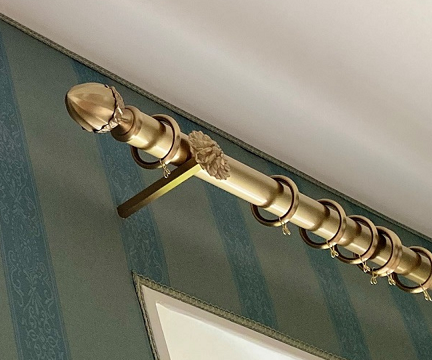 Accessoires Louis XVI et tringle finition électrolytique haut de gamme