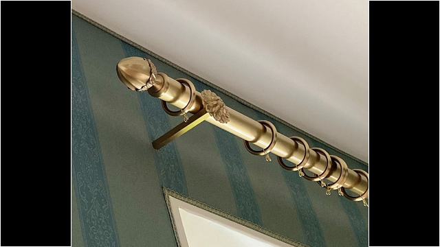 Accessoires Louis XVI et tringle finition électrolytique haut de gamme