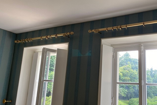 Tringle et accessoires style Louis XVI avec finition électrolyse poli satiné vernis brillant