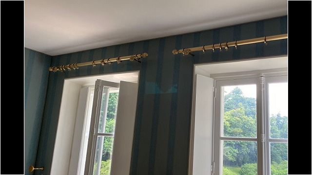 Tringle et accessoires style Louis XVI avec finition électrolyse poli satiné vernis brillant
