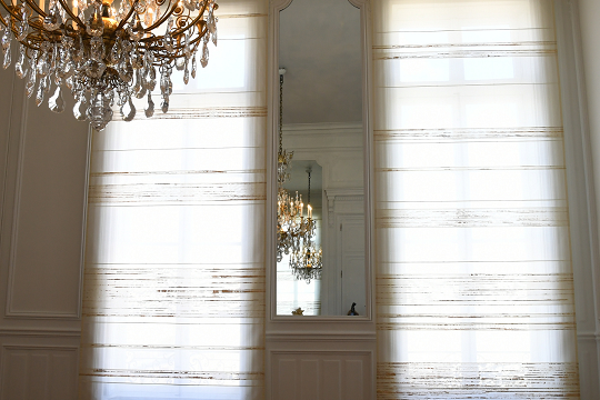 Stores bateaux sur mesure dans la salle d’attente du Président de la République française.