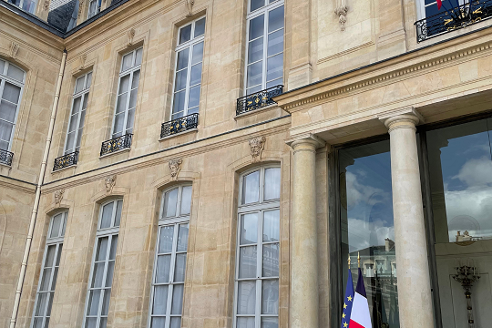Pose de stores bateaux fixes et stores bateaux à chaînettes avec mécanismes spéciaux
