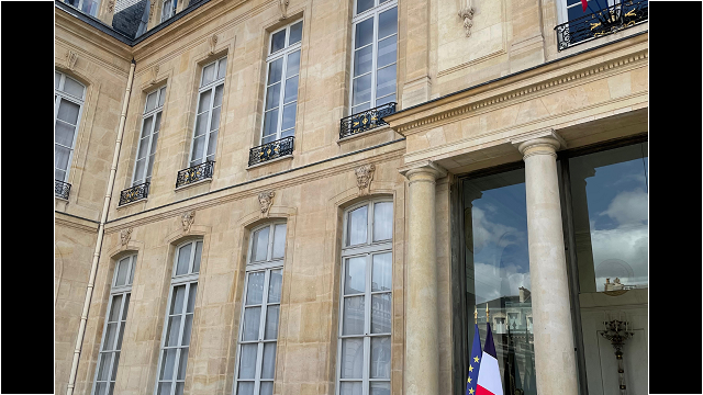 Pose de stores bateaux fixes et stores bateaux à chaînettes avec mécanismes spéciaux