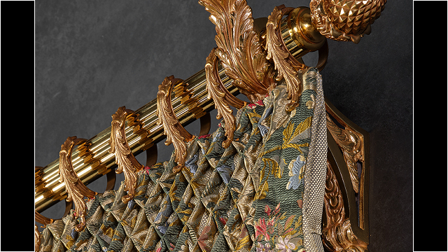 Embout pomme de pin, anneaux fueille et console feuille style Louis XVI
