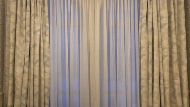 tringle à rouleurs double télécommandée