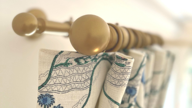 tringle double pour rideaux et voilages, embouts boule, peinture epoxy dorée