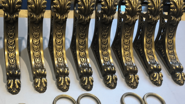 Accessoires de style Louis XVI pour tringles à rideaux haut de gamme