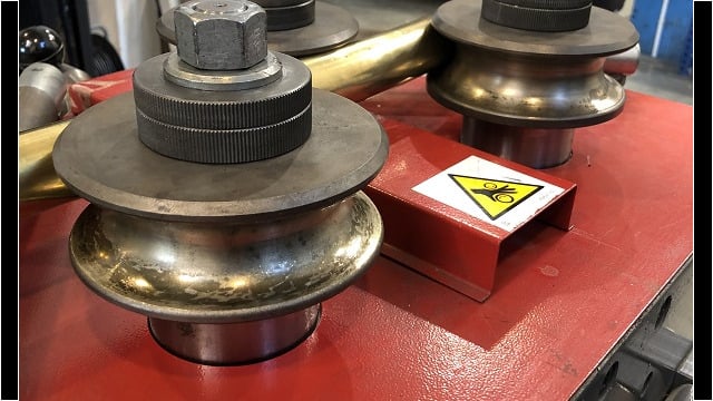 mise à la forme du tube laiton suivant gabarit sur mesure