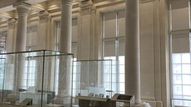 Des stores pour protéger les œuvres de la lumière et de la chaleur
